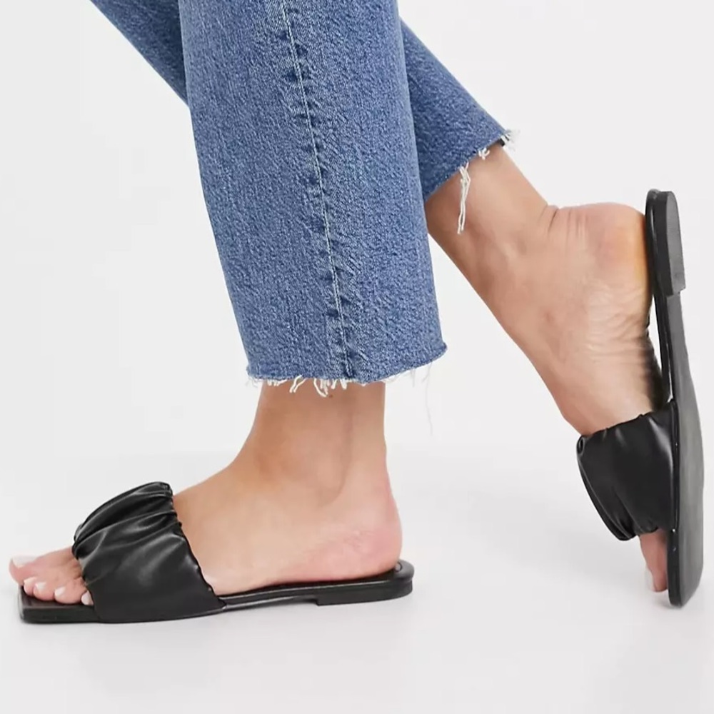 Ruched Band Slides